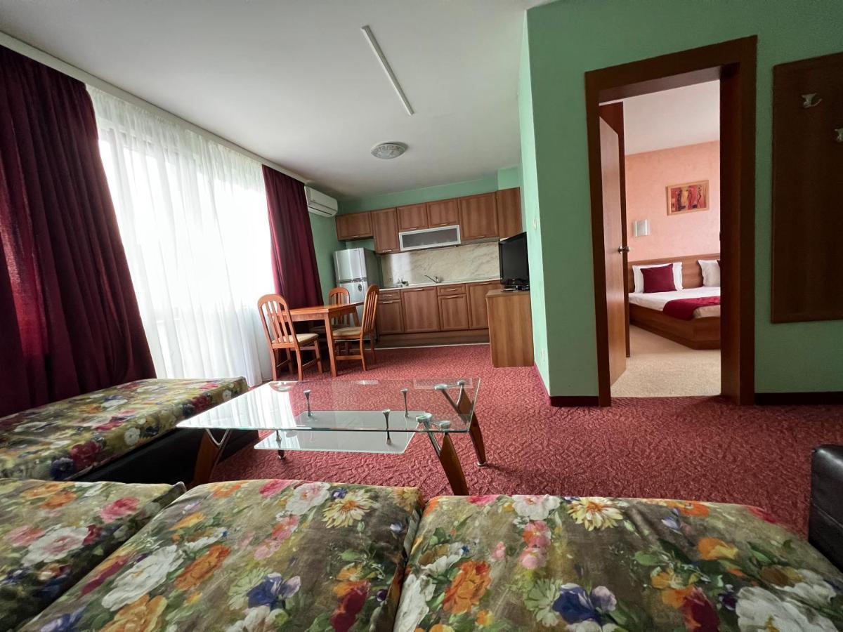 Family Hotel 007 Sofia Esterno foto